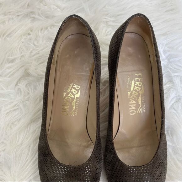 Vintage Salvatore Ferragamo Embossed Leather Spectator Pumps - Picture 3 of 10